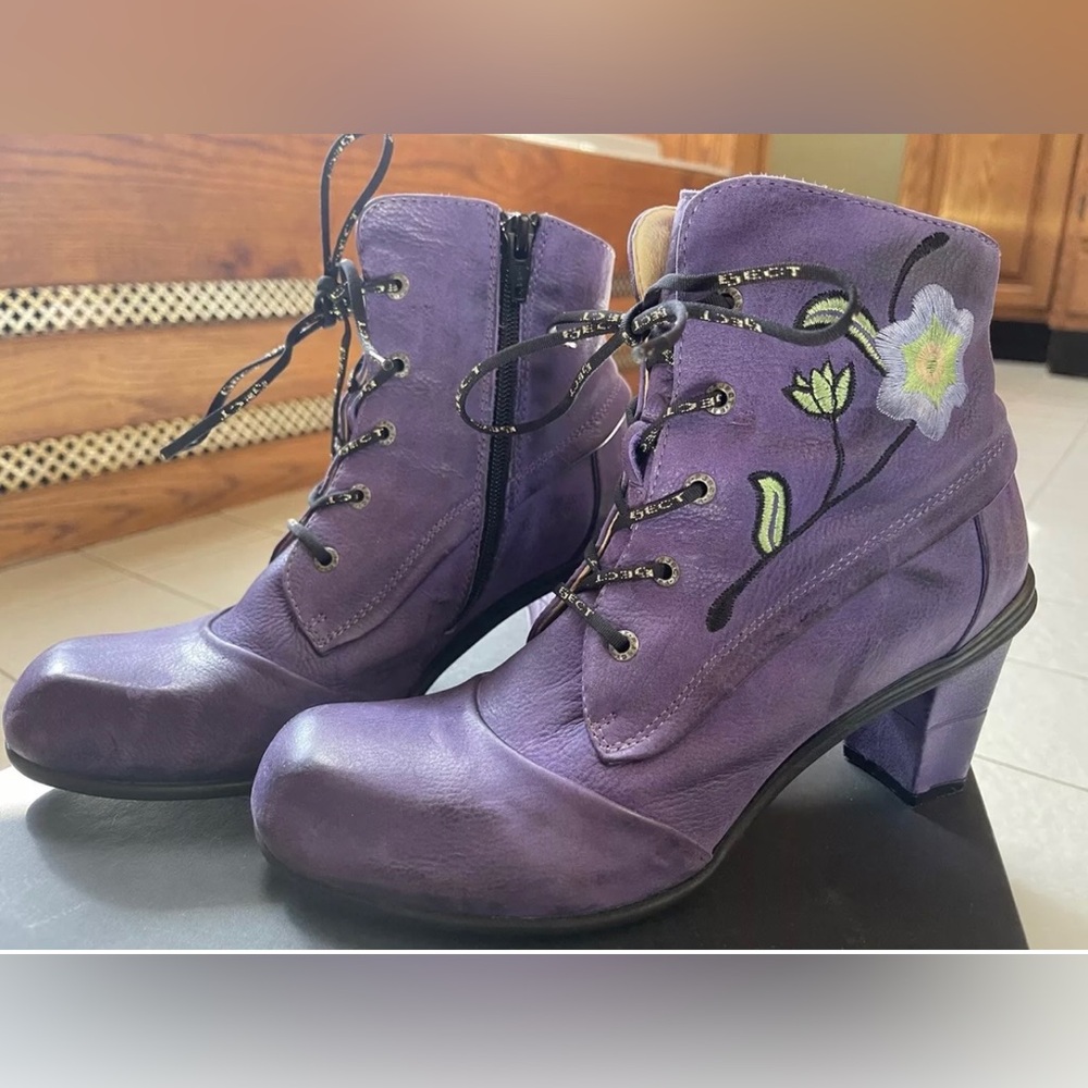 EJECT Portugal Purple Leather Boots With Flower Embroidery EU 38 US 7.5